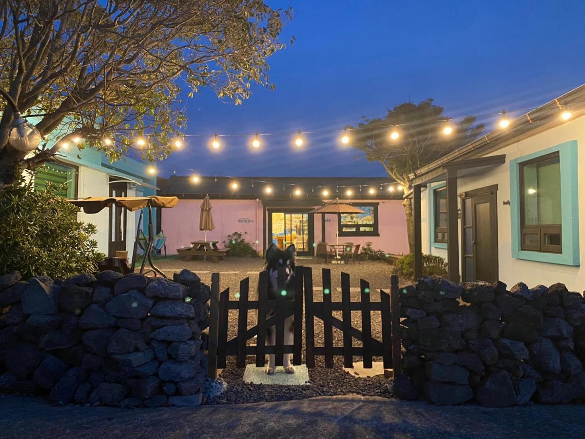 Lefthander Guesthouse Jeju Exteriör bild